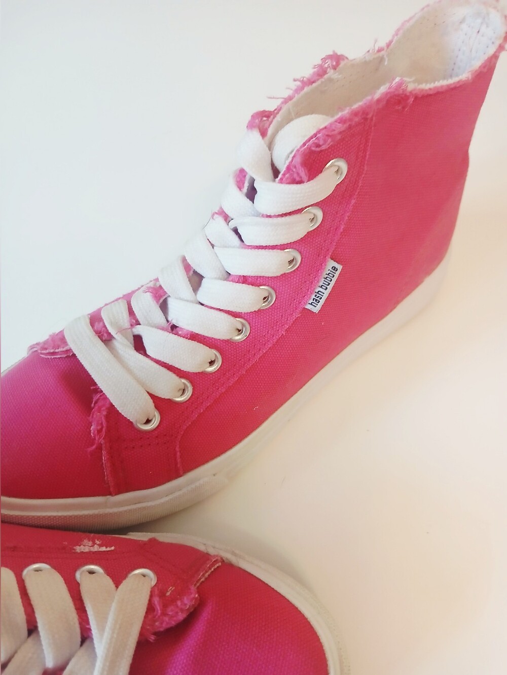 hash bubbie Women’s High Top Canvas Sneakers Size 7.5